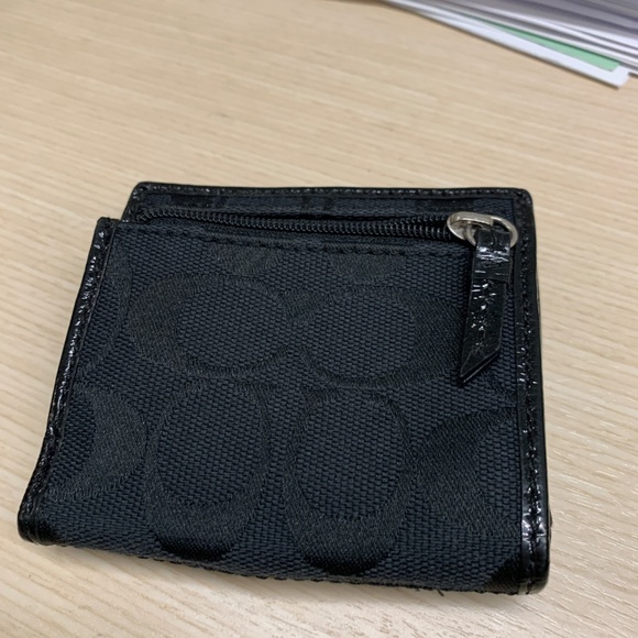 🌟 Pre-Owned Coach Signature Bi-Fold Wallet - Like New! 🌟 - Picture 9 of 10